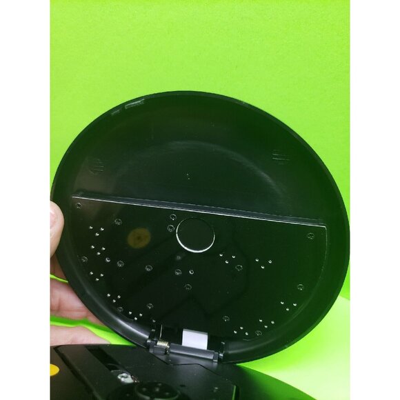 ONN Personal Portable CD Player with FM Radio Black Model ONB15AV201 -Tested - Picture 8 of 12